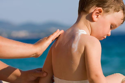 Cuidados com a Pele Infantil no Verão