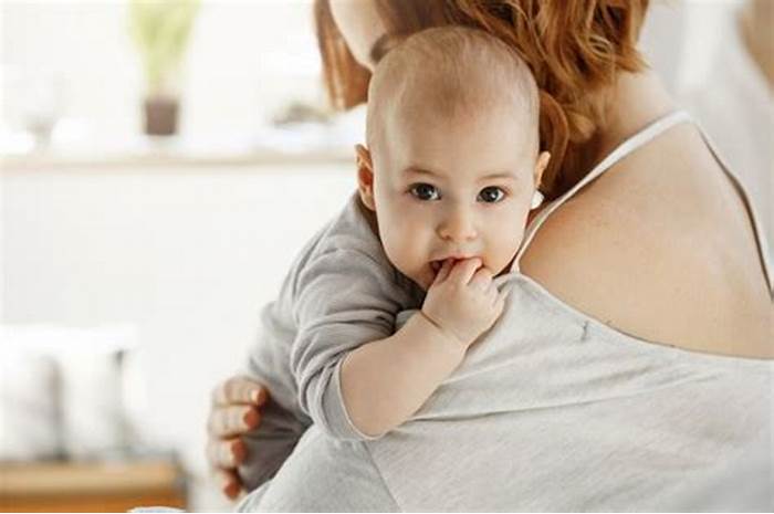 Como Fazer seu Bebê Arrotar com Delicadeza e Eficiência