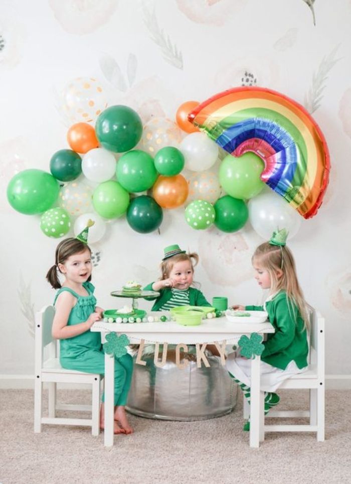 Balões de festa infantil do dia de São Patrício verde banner arco-íris