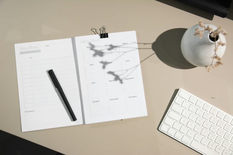 Agenda y materiales para planificar tareas
