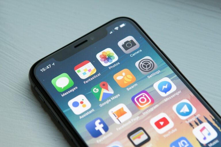 Celular con aplicaciones y herramientas digitales