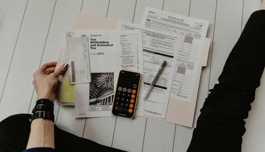 Mesa de trabajo para organizar el presupuesto